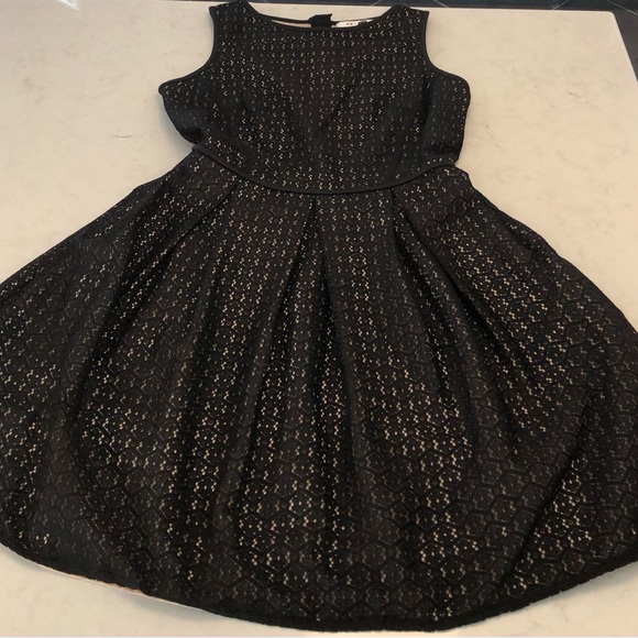 Max Studio Dresses & Skirts - MAX STUDIO Black Cocktail Party Dress Women’s Size 2
